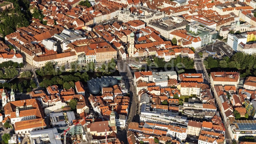 Luftaufnahme Graz - Altstadtbereich und Innenstadtzentrum in Graz in Steiermark, Österreich