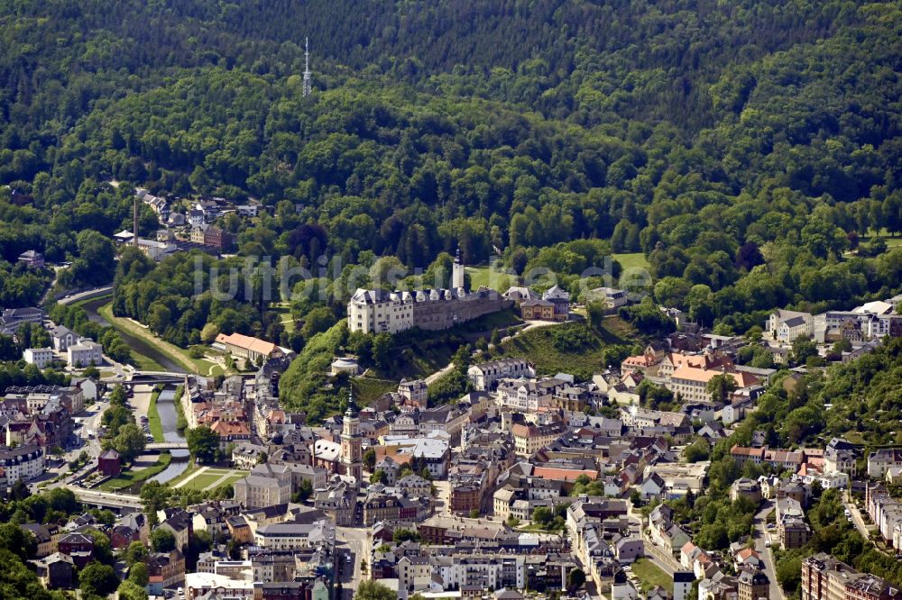 Greiz von oben - Altstadtbereich und Innenstadtzentrum in Greiz im Bundesland Thüringen, Deutschland