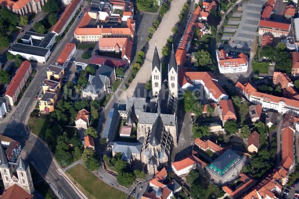Halberstadt aus der Vogelperspektive: Altstadtbereich und Innenstadtzentrum in Halberstadt im Bundesland Sachsen-Anhalt, Deutschland