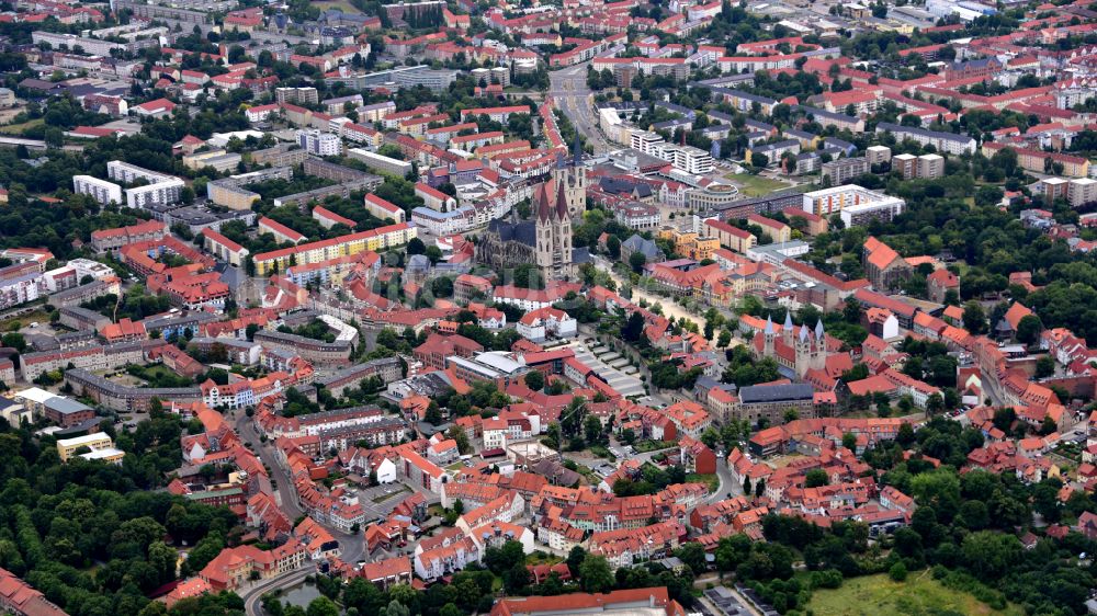Luftaufnahme Halberstadt - Altstadtbereich und Innenstadtzentrum in Halberstadt im Bundesland Sachsen-Anhalt, Deutschland