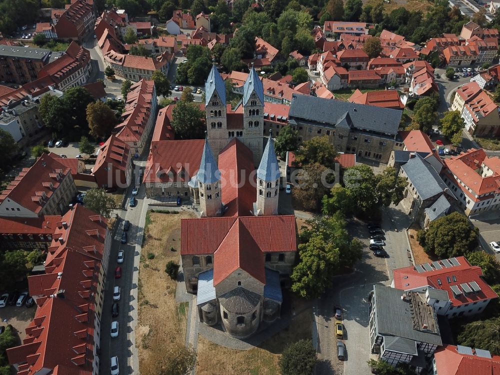Halberstadt von oben - Altstadtbereich und Innenstadtzentrum in Halberstadt im Bundesland Sachsen-Anhalt mit der Liebfrauenkirche