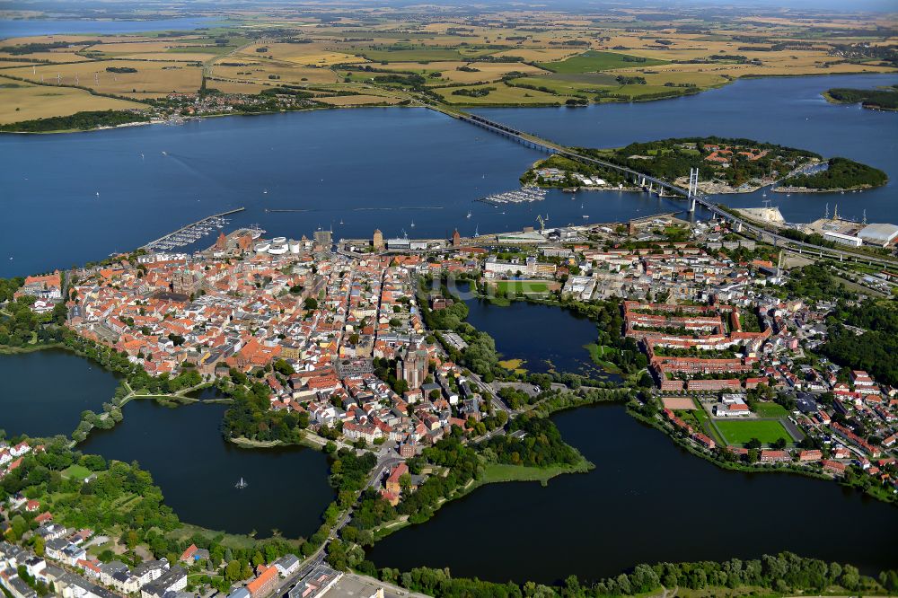 Luftbild Stralsund - Altstadtbereich und Innenstadtzentrum in Hansestadt Stralsund im Bundesland Mecklenburg-Vorpommern, Deutschland