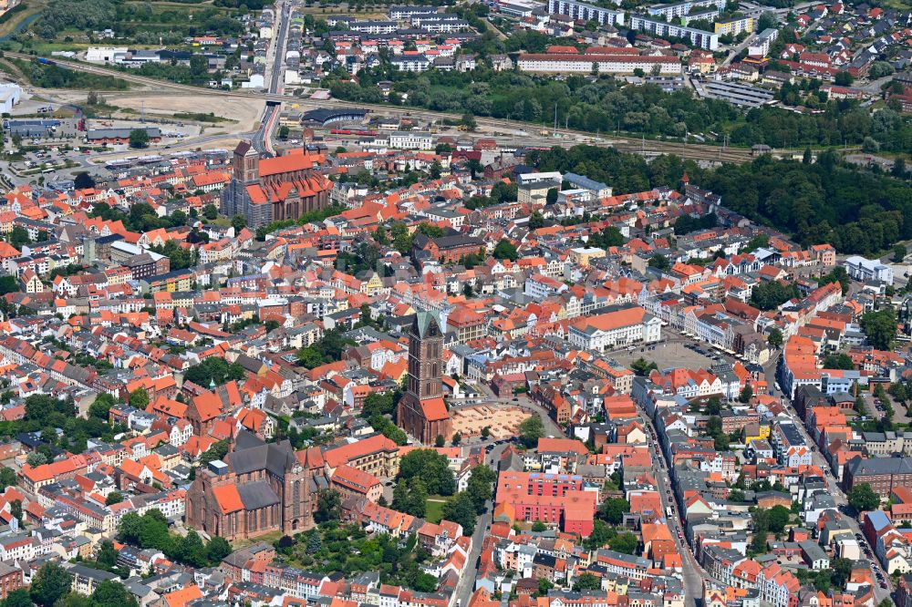 Luftbild Wismar - Altstadtbereich und Innenstadtzentrum in Hansestadt Wismar im Bundesland Mecklenburg-Vorpommern, Deutschland