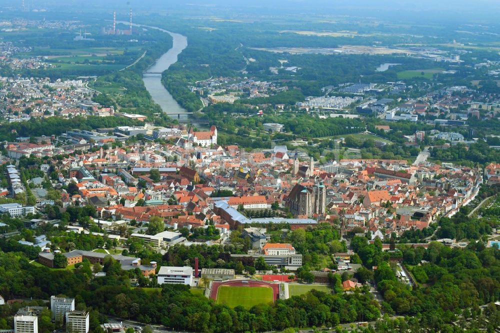 Ingolstadt aus der Vogelperspektive: Altstadtbereich und Innenstadtzentrum in Ingolstadt im Bundesland Bayern, Deutschland