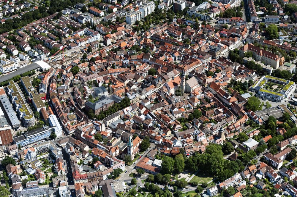 Luftaufnahme Karlsruhe - Altstadtbereich und Innenstadtzentrum in Karlsruhe im Bundesland Baden-Württemberg, Deutschland