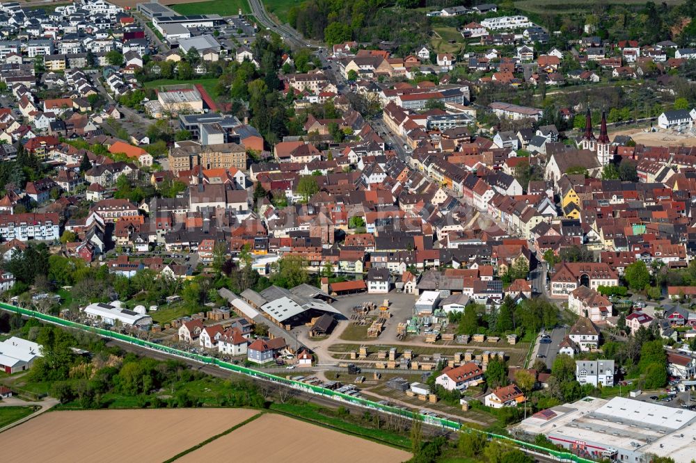 Kenzingen von oben - Altstadtbereich und Innenstadtzentrum in Kenzingen im Bundesland Baden-Württemberg, Deutschland