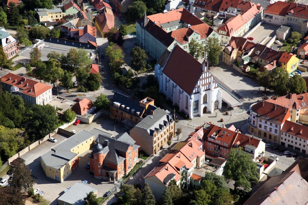 Kamenz von oben - Altstadtbereich und Innenstadtzentrum mit der Klosterkirche Sankt Annen in Kamenz im Bundesland Sachsen, Deutschland