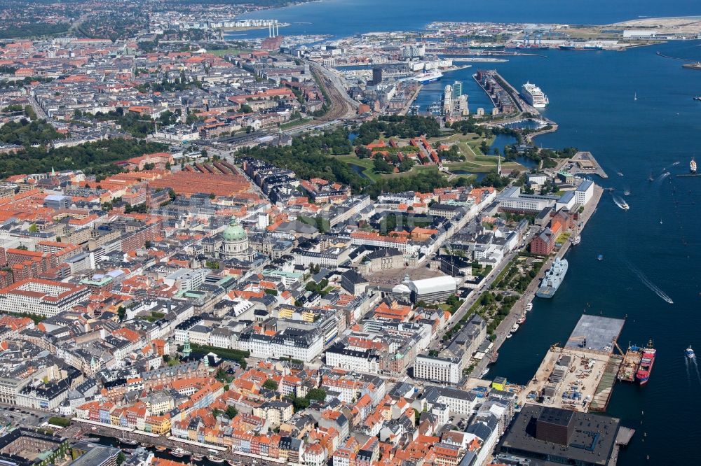 Luftaufnahme Kopenhagen - Altstadtbereich und Innenstadtzentrum in Kopenhagen in Region Hovedstaden, Dänemark