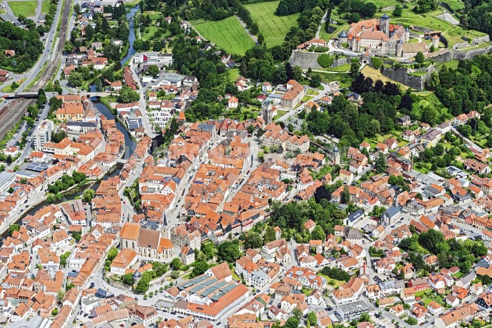 Kronach aus der Vogelperspektive: Altstadtbereich und Innenstadtzentrum in Kronach im Bundesland Bayern, Deutschland