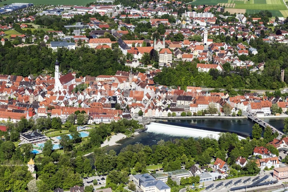 Luftaufnahme Landsberg am Lech - Altstadtbereich und Innenstadtzentrum in Landsberg am Lech im Bundesland Bayern, Deutschland