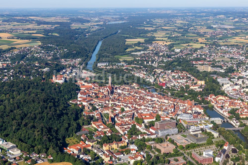 Landshut von oben - Altstadtbereich und Innenstadtzentrum in Landshut im Bundesland Bayern, Deutschland