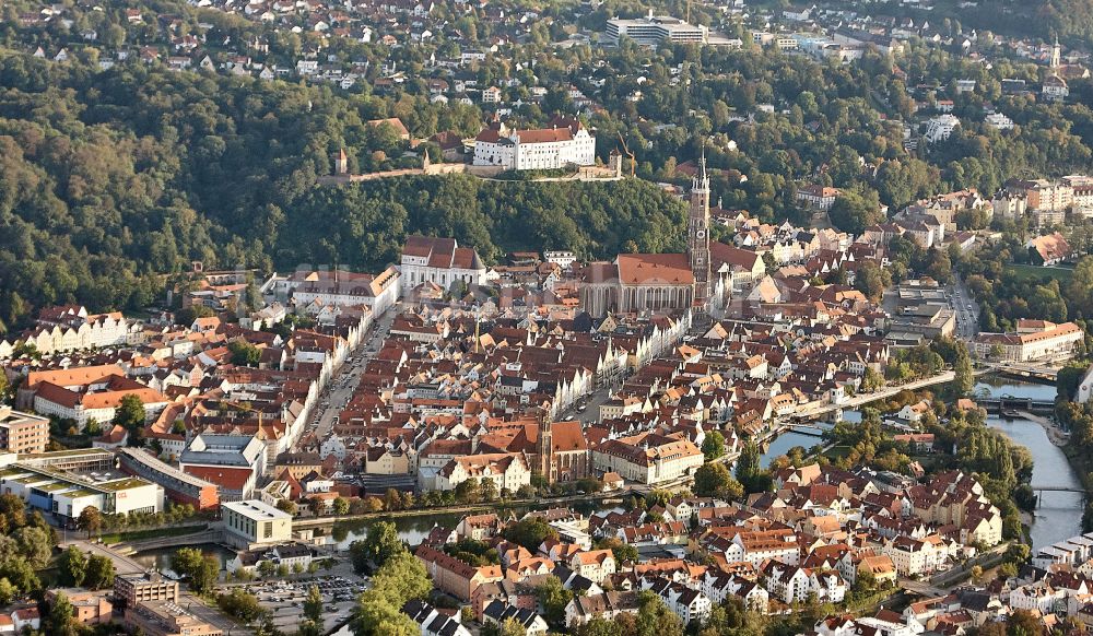 Luftaufnahme Landshut - Altstadtbereich und Innenstadtzentrum in Landshut im Bundesland Bayern, Deutschland