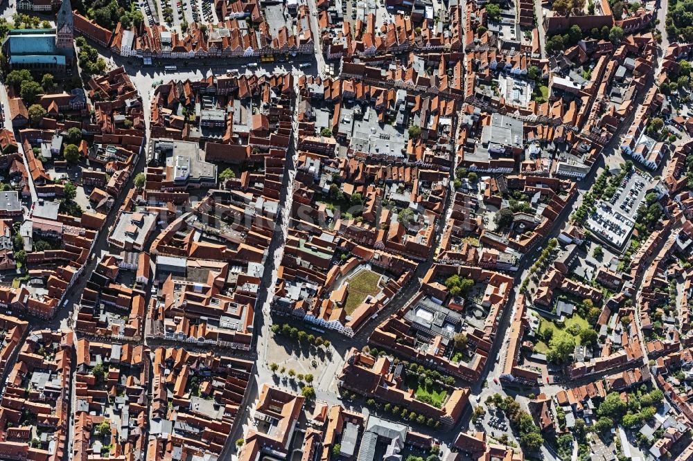 Luftaufnahme Lüneburg - Altstadtbereich und Innenstadtzentrum in Lüneburg im Bundesland Niedersachsen, Deutschland