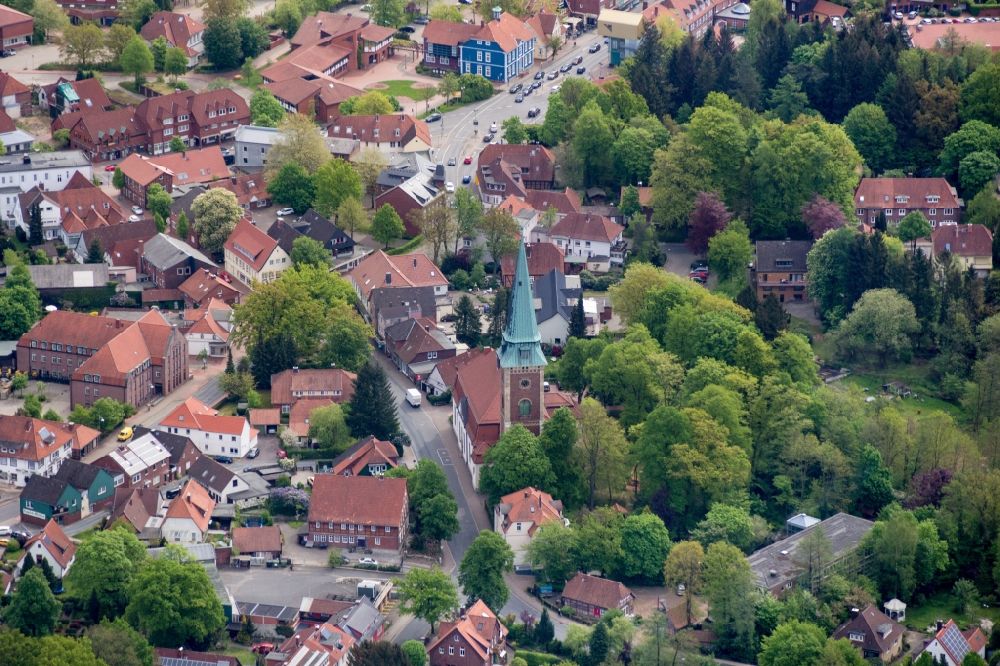 Soltau von oben - Altstadtbereich und Innenstadtzentrum mit Lutherkirche in Soltau im Bundesland Niedersachsen, Deutschland
