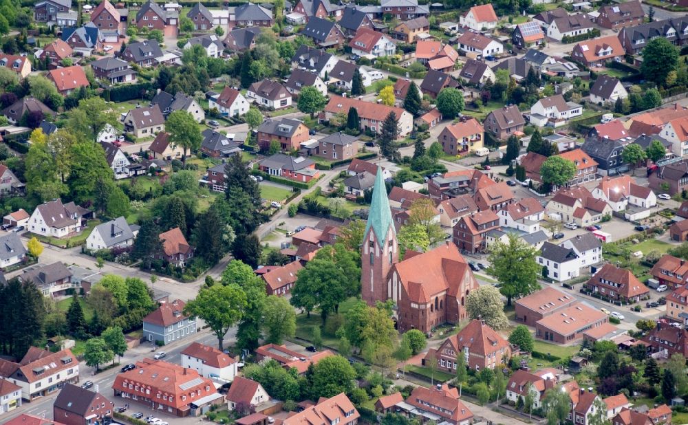 Luftaufnahme Soltau - Altstadtbereich und Innenstadtzentrum mit Lutherkirche in Soltau im Bundesland Niedersachsen, Deutschland