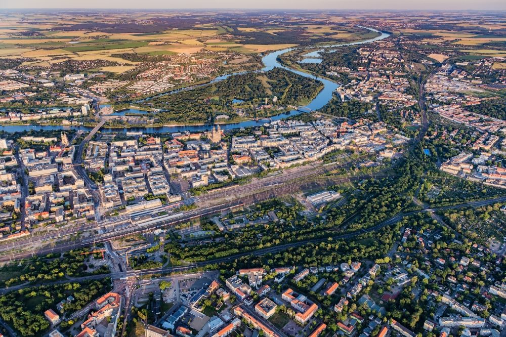 Luftaufnahme Magdeburg - Altstadtbereich und Innenstadtzentrum in Magdeburg im Bundesland Sachsen-Anhalt, Deutschland