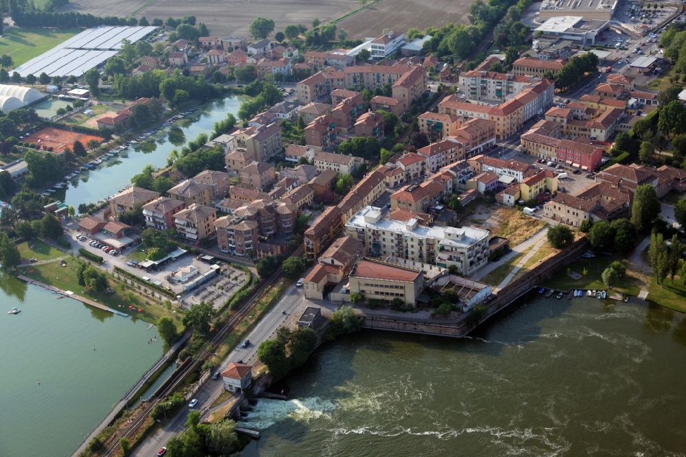 Luftbild Mantua - Altstadtbereich und Innenstadtzentrum in Mantua in der Lombardei, Italien