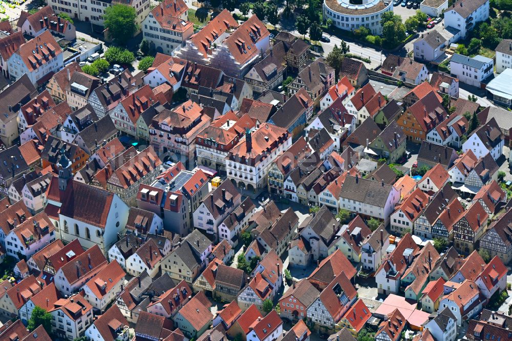 Marbach am Neckar aus der Vogelperspektive: Altstadtbereich und Innenstadtzentrum in Marbach am Neckar im Bundesland Baden-Württemberg, Deutschland
