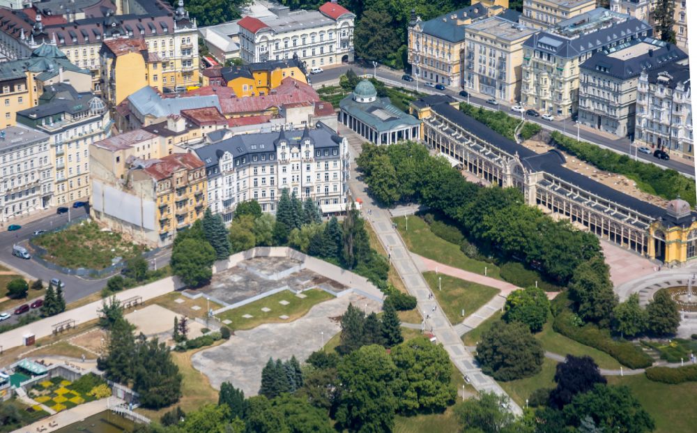 Marianske Lazne von oben - Altstadtbereich und Innenstadtzentrum in Marianske Lazne in Cechy - Böhmen, Tschechien
