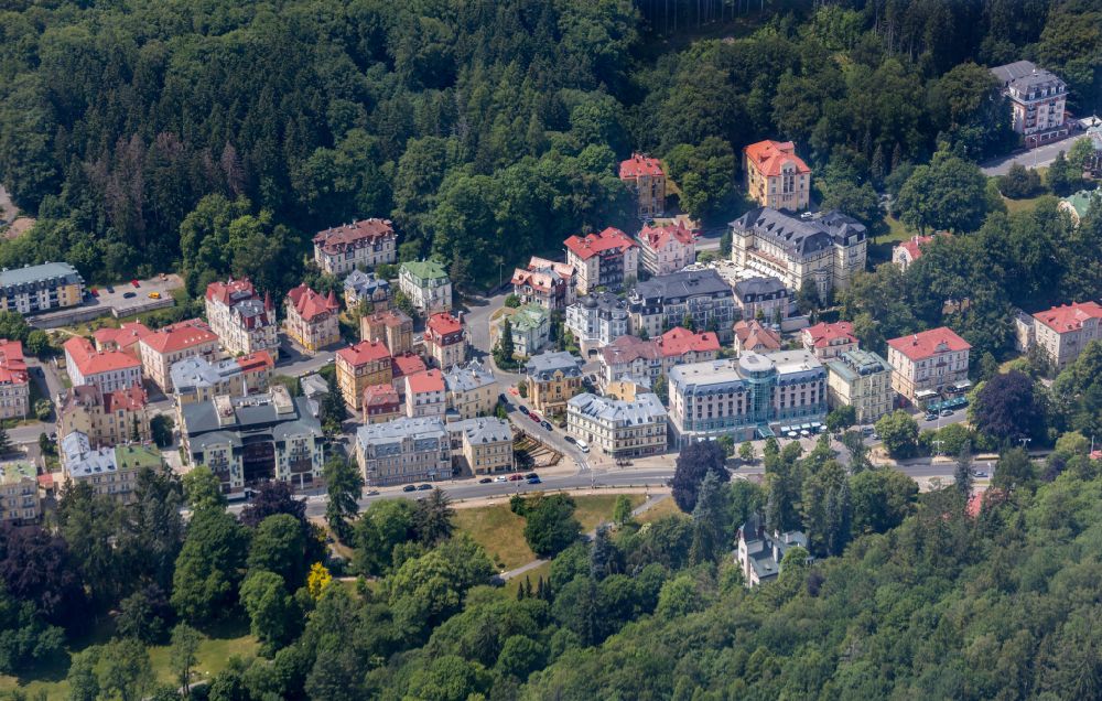 Luftaufnahme Marianske Lazne - Altstadtbereich und Innenstadtzentrum in Marianske Lazne in Cechy - Böhmen, Tschechien