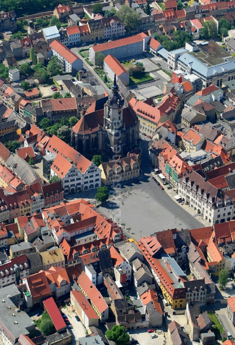 Naumburg (Saale) von oben - Altstadtbereich und Innenstadtzentrum mit Marktplatz und Kirche St.Wenzel in Naumburg (Saale)
