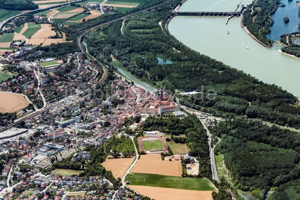 Luftbild Melk - Altstadtbereich und Innenstadtzentrum in Melk in Niederösterreich, Österreich