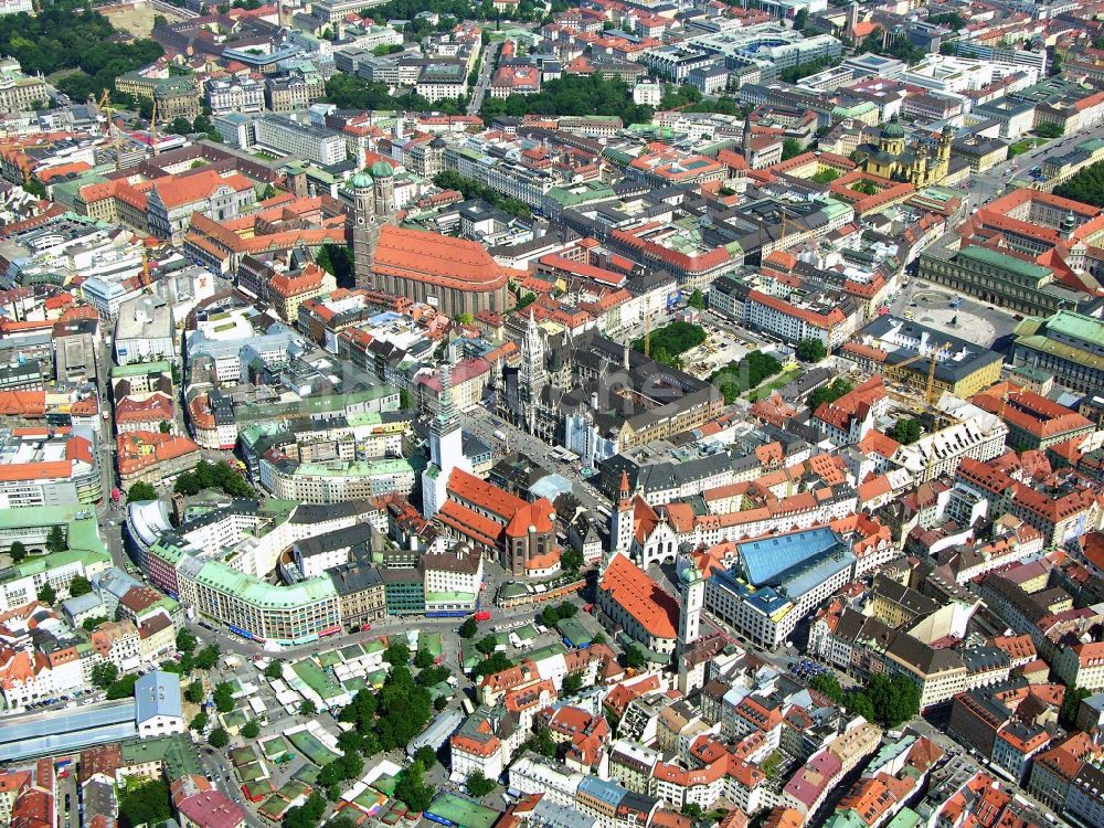 Luftaufnahme München - Altstadtbereich und Innenstadtzentrum in München im Bundesland Bayern, Deutschland