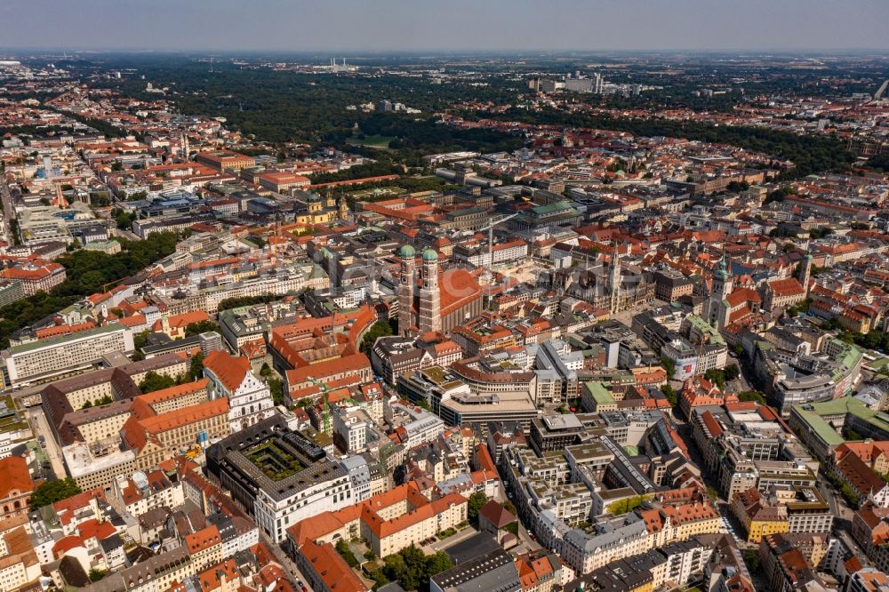 München von oben - Altstadtbereich und Innenstadtzentrum in München im Bundesland Bayern, Deutschland