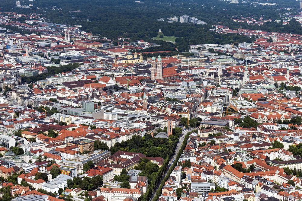 München von oben - Altstadtbereich und Innenstadtzentrum in München im Bundesland Bayern, Deutschland