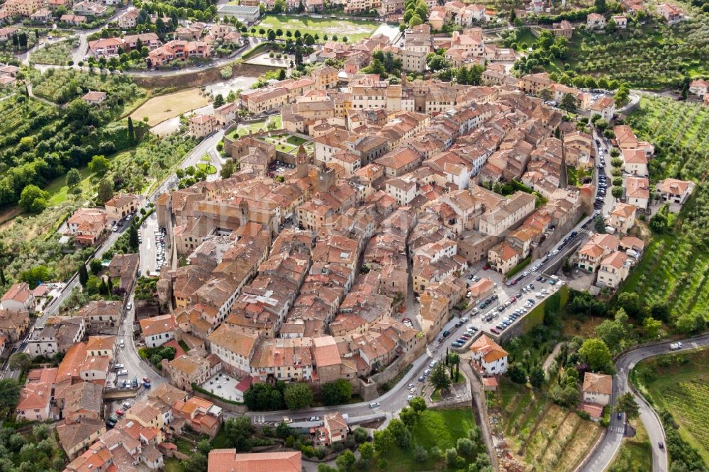 Luftaufnahme Monte San Savino - Altstadtbereich und Innenstadtzentrum in Monte San Savino in Toskana, Italien