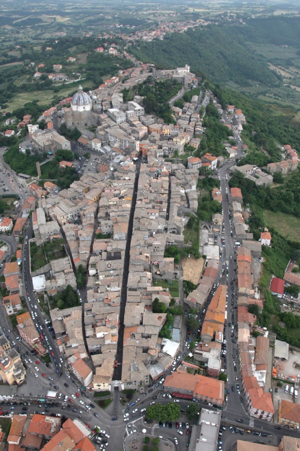Montefiascone von oben - Altstadtbereich und Innenstadtzentrum in Montefiascone in Latium in Italien