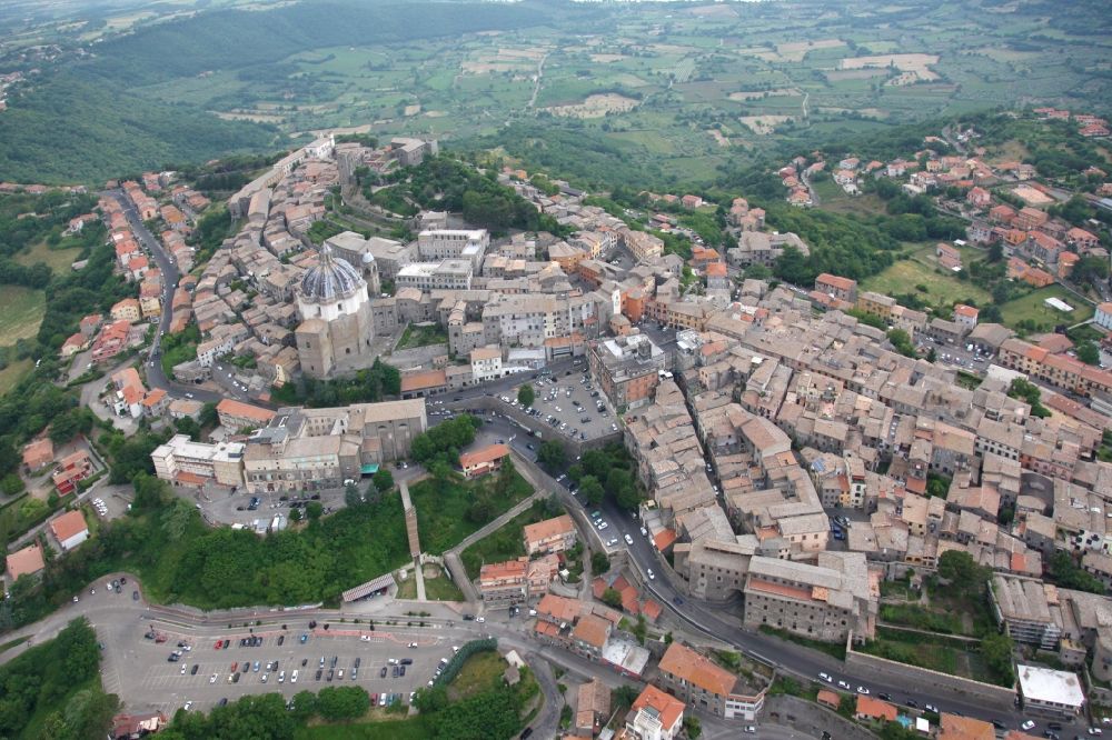 Luftbild Montefiascone - Altstadtbereich und Innenstadtzentrum in Montefiascone in Latium in Italien