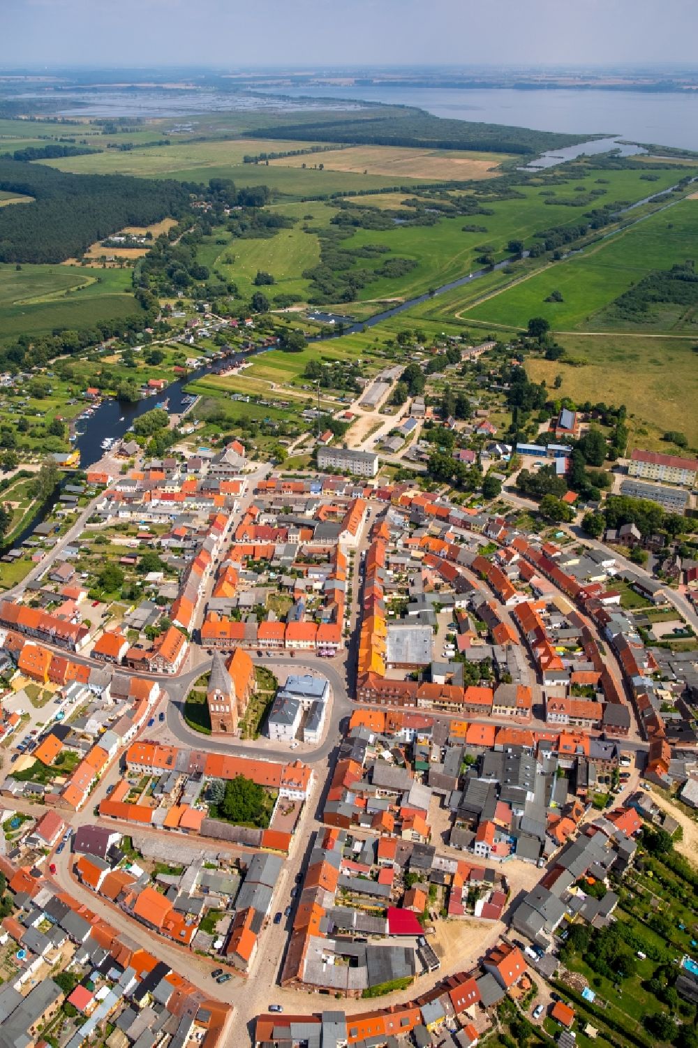 Luftaufnahme Neukalen - Altstadtbereich und Innenstadtzentrum in Neukalen im Bundesland Mecklenburg-Vorpommern