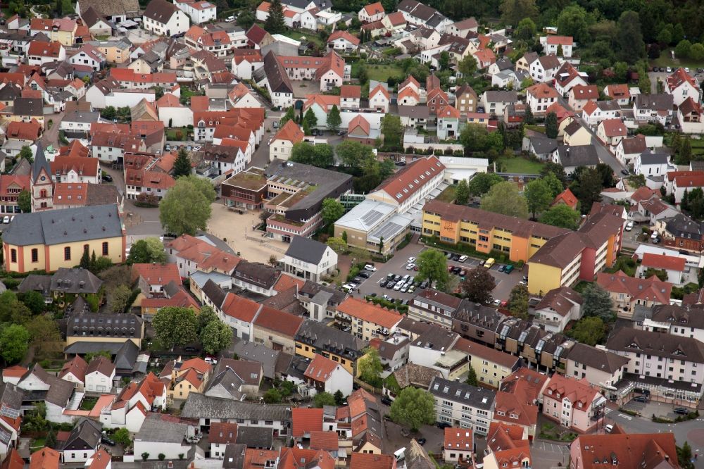 Nieder-Olm aus der Vogelperspektive: Altstadtbereich und Innenstadtzentrum in Nieder-Olm im Bundesland Rheinland-Pfalz, Deutschland
