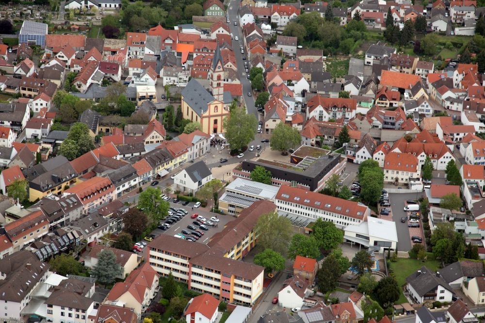 Nieder-Olm von oben - Altstadtbereich und Innenstadtzentrum in Nieder-Olm im Bundesland Rheinland-Pfalz, Deutschland