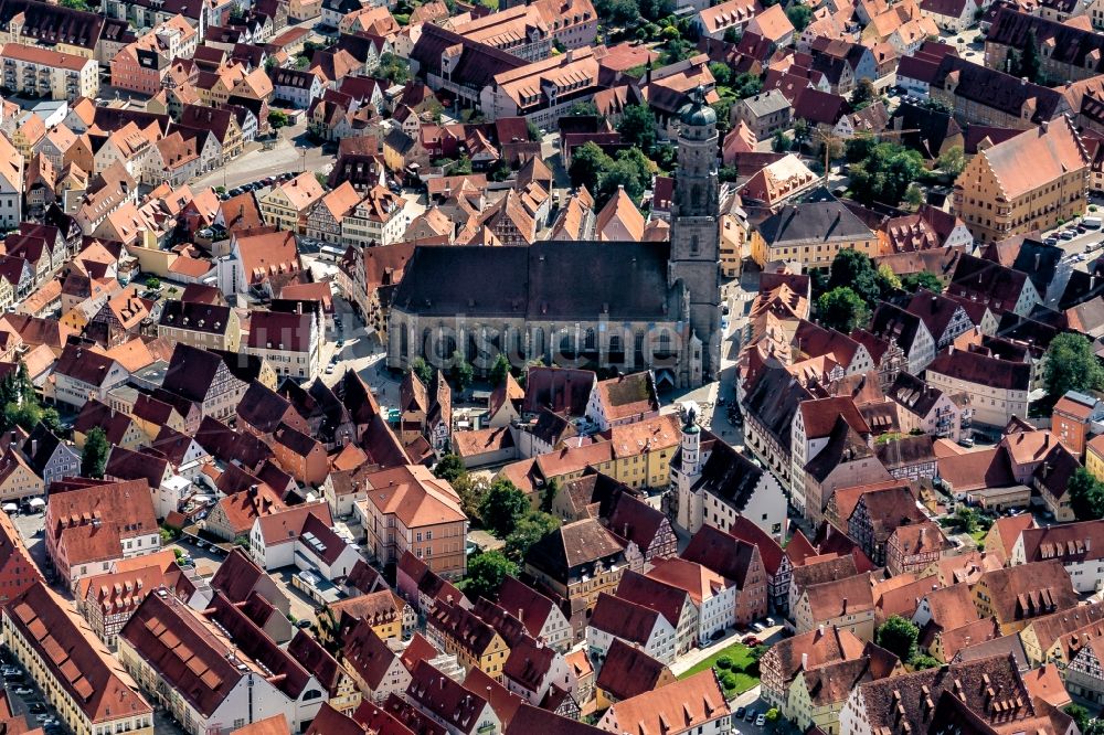 Luftaufnahme Nördlingen - Altstadtbereich und Innenstadtzentrum in Nördlingen im Bundesland Bayern, Deutschland