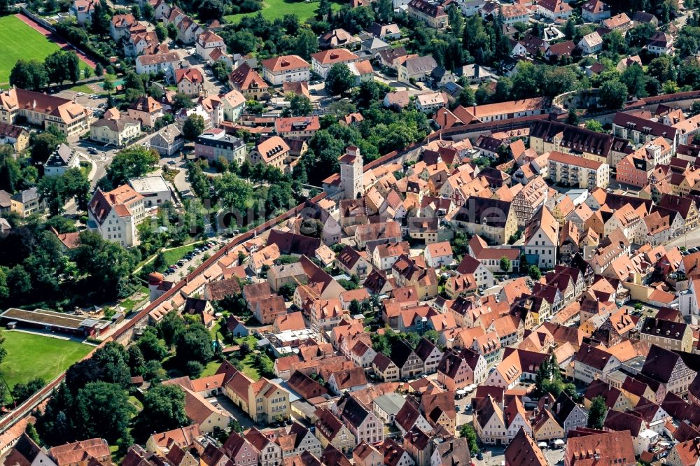 Nördlingen von oben - Altstadtbereich und Innenstadtzentrum in Nördlingen im Bundesland Bayern, Deutschland