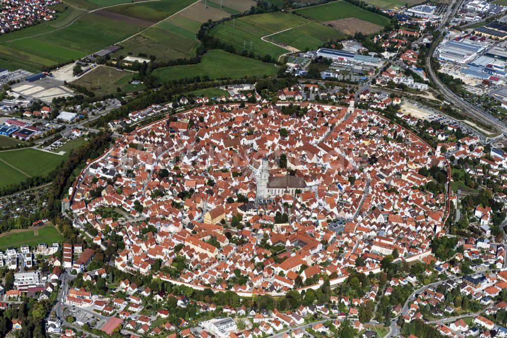 Luftbild Nördlingen - Altstadtbereich und Innenstadtzentrum in Nördlingen im Bundesland Bayern, Deutschland
