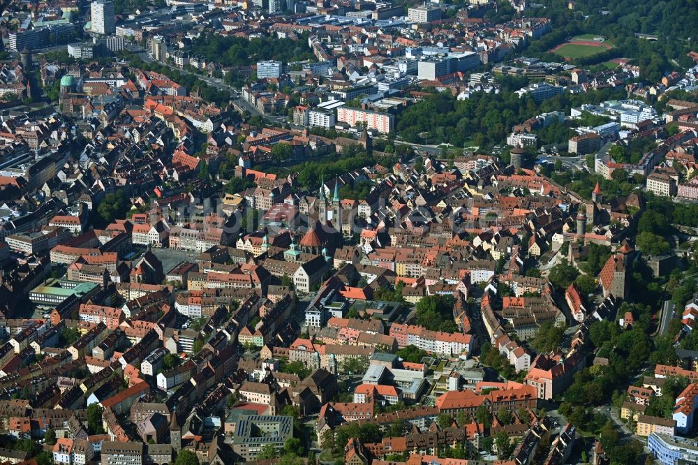 Nürnberg aus der Vogelperspektive: Altstadtbereich und Innenstadtzentrum in Nürnberg im Bundesland Bayern, Deutschland