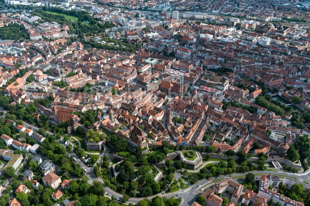 Nürnberg aus der Vogelperspektive: Altstadtbereich und Innenstadtzentrum in Nürnberg im Bundesland Bayern, Deutschland