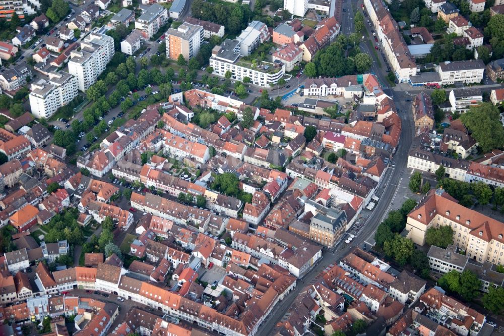 Luftaufnahme Karlsruhe - Altstadtbereich und Innenstadtzentrum im Ortsteil Durlach in Karlsruhe im Bundesland Baden-Württemberg