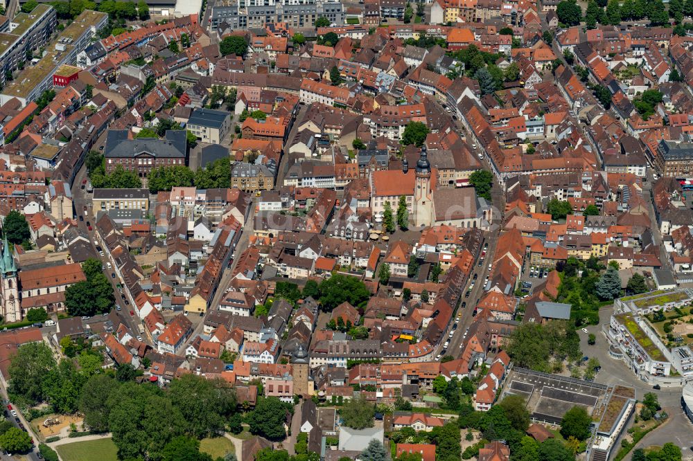 Karlsruhe von oben - Altstadtbereich und Innenstadtzentrum im Ortsteil Durlach in Karlsruhe im Bundesland Baden-Württemberg, Deutschland