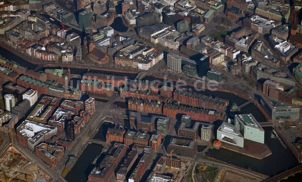 Luftaufnahme Hamburg - Altstadtbereich und Innenstadtzentrum im Ortsteil HafenCity in Hamburg, Deutschland