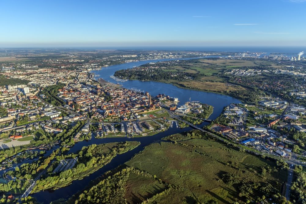 Luftbild Rostock - Altstadtbereich und Innenstadtzentrum im Ortsteil Mitte in Rostock im Bundesland Mecklenburg-Vorpommern