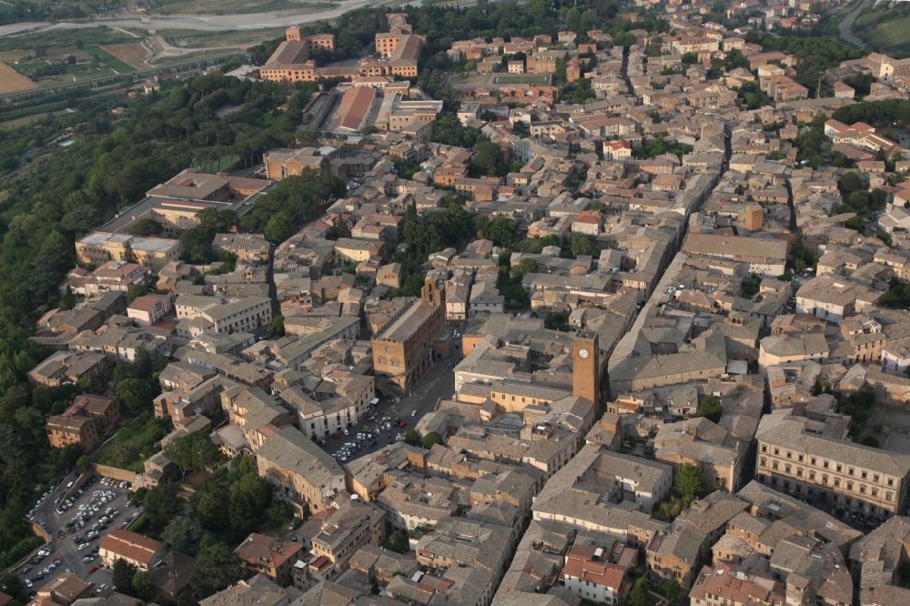 Luftaufnahme Orvieto - Altstadtbereich und Innenstadtzentrum in Orvieto in Umbrien in Italien