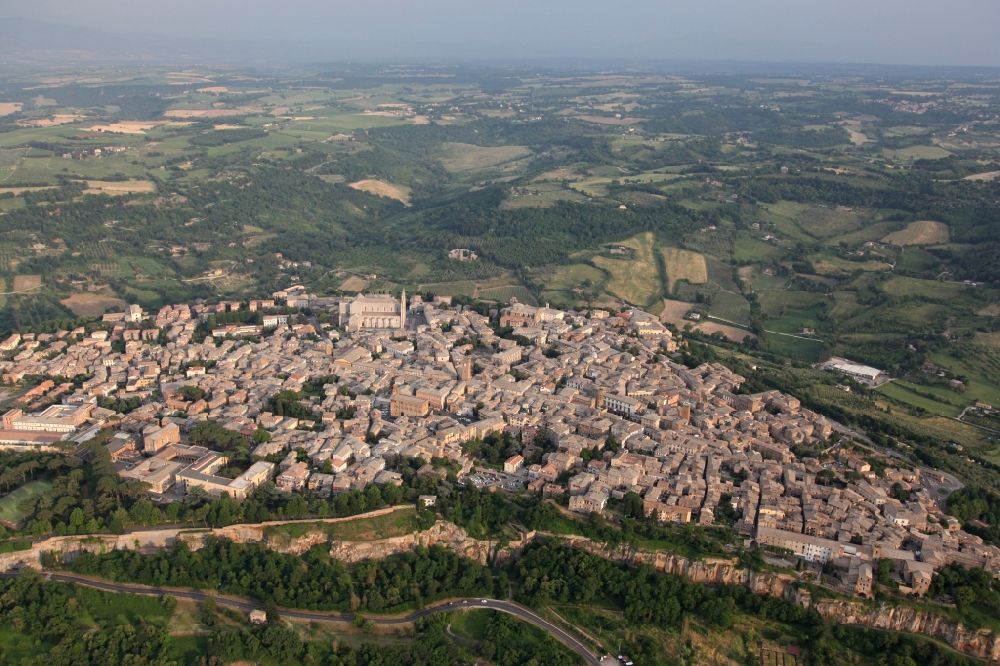 Luftbild Orvieto - Altstadtbereich und Innenstadtzentrum in Orvieto in Umbrien in Italien