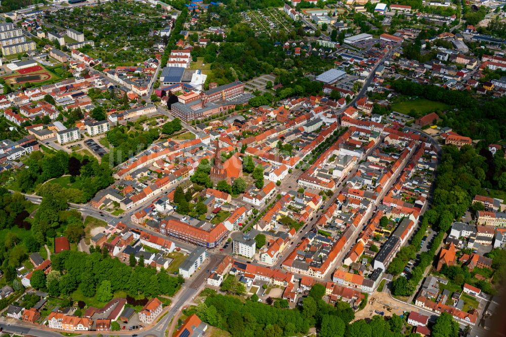 Luftaufnahme Pritzwalk - Altstadtbereich und Innenstadtzentrum in Pritzwalk im Bundesland Brandenburg, Deutschland