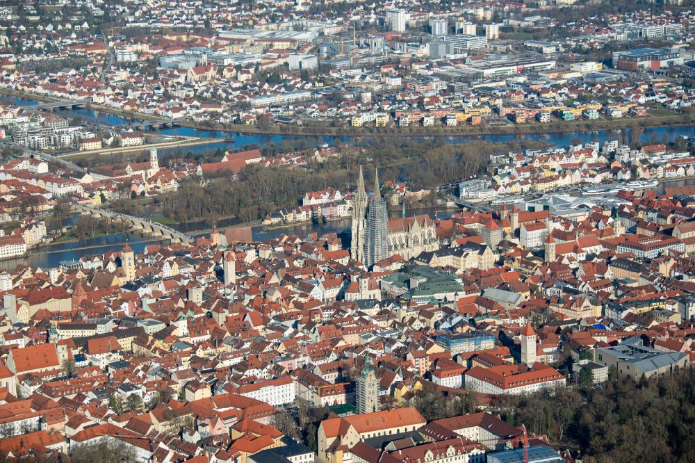 Luftaufnahme Regensburg - Altstadtbereich und Innenstadtzentrum in Regensburg im Bundesland Bayern, Deutschland