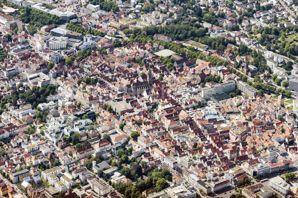 Reutlingen von oben - Altstadtbereich und Innenstadtzentrum in Reutlingen im Bundesland Baden-Württemberg, Deutschland