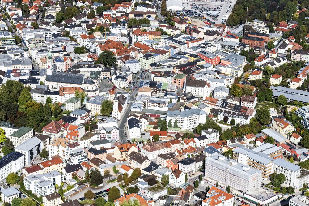 Luftaufnahme Rosenheim - Altstadtbereich und Innenstadtzentrum in Rosenheim im Bundesland Bayern, Deutschland